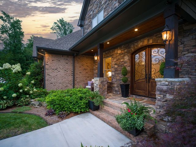 410 Clear Canyon Drive, Hixson, TN 37343