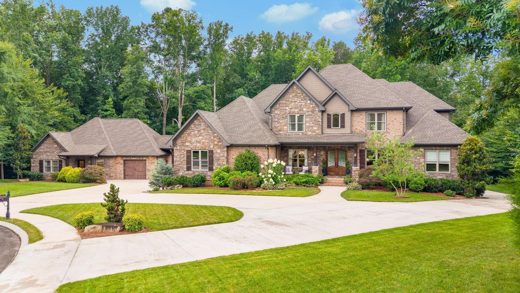 410 Clear Canyon Drive, Hixson, TN 37343