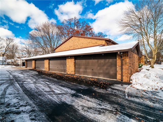 22968 Maple Ridge Road 103, North Olmsted, OH 44070