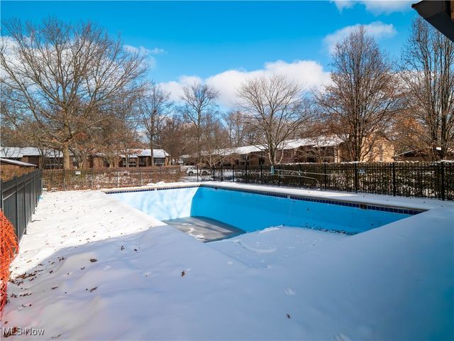 22968 Maple Ridge Road 103, North Olmsted, OH 44070