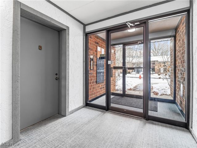 22968 Maple Ridge Road 103, North Olmsted, OH 44070