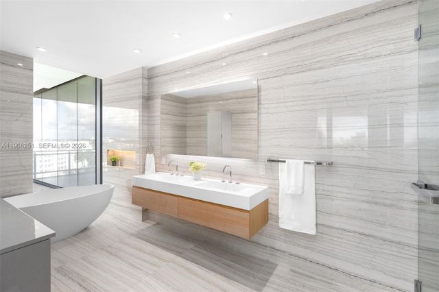8701 Collins Ave 606, Miami Beach, FL 33154