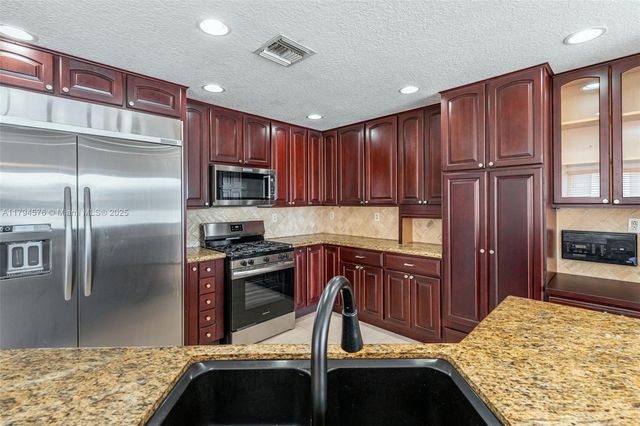 13790 NW 20th St, Pembroke Pines, FL 33028