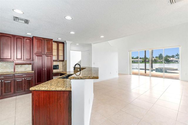 13790 NW 20th St, Pembroke Pines, FL 33028