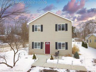 8655 Rushview Drive, Hamburg Township, MI 48169