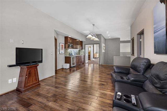 8721 Double Eagle Drive, Las Vegas, NV 89117