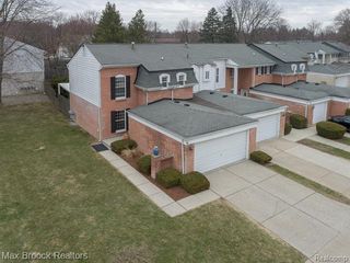 81 Stratford Lane, Rochester Hills, MI 48309