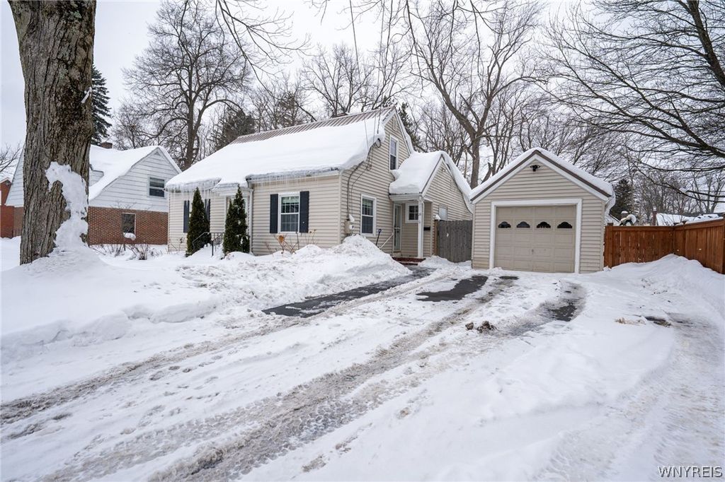 28 Robert Street, Hamburg, NY 14075