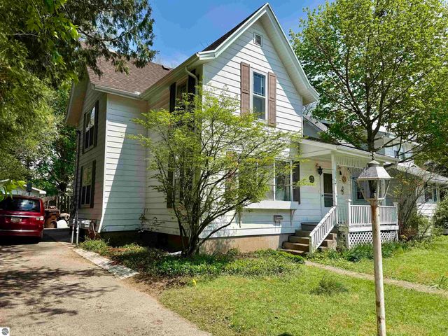 513 Walnut Street, Alma, MI 48801