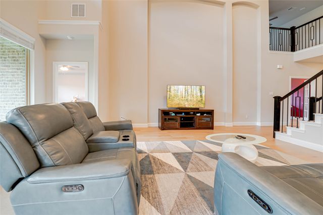 707 Gatecrest Drive, Fate, TX 75087