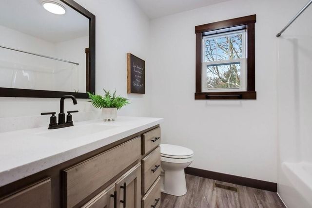 9160 S 24th Avenue, Eau Claire, WI 54703