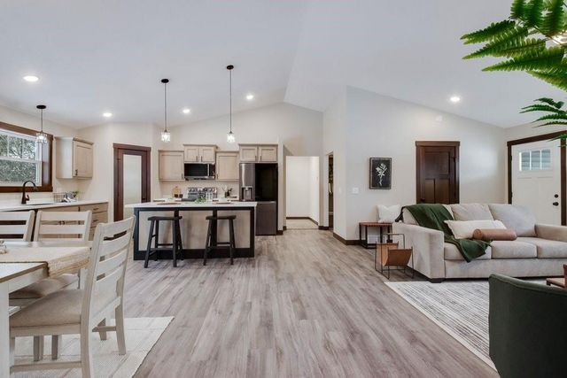 9160 S 24th Avenue, Eau Claire, WI 54703