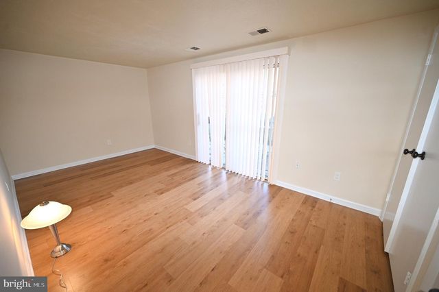 1825 VILLAGE GREEN DR, Hyattsville, MD 20785