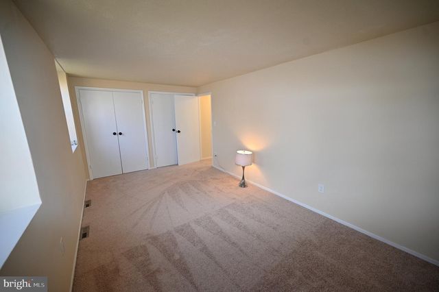 1825 VILLAGE GREEN DR, Hyattsville, MD 20785