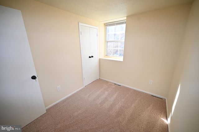 1825 VILLAGE GREEN DR, Hyattsville, MD 20785