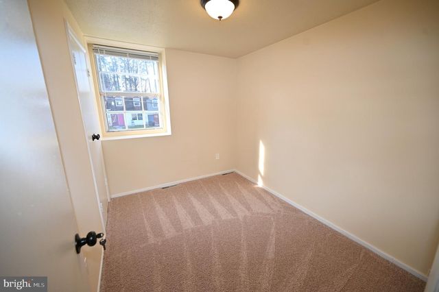 1825 VILLAGE GREEN DR, Hyattsville, MD 20785