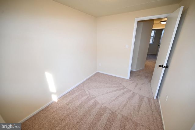 1825 VILLAGE GREEN DR, Hyattsville, MD 20785