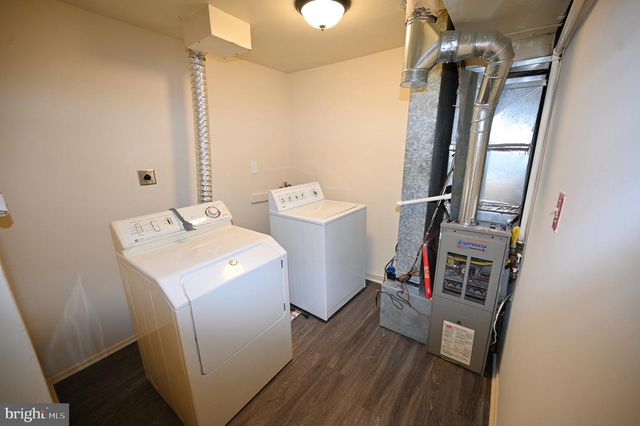 1825 VILLAGE GREEN DR, Hyattsville, MD 20785