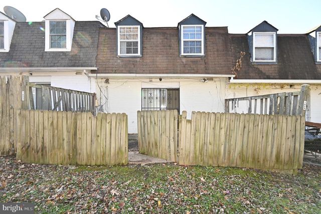 1825 VILLAGE GREEN DR, Hyattsville, MD 20785