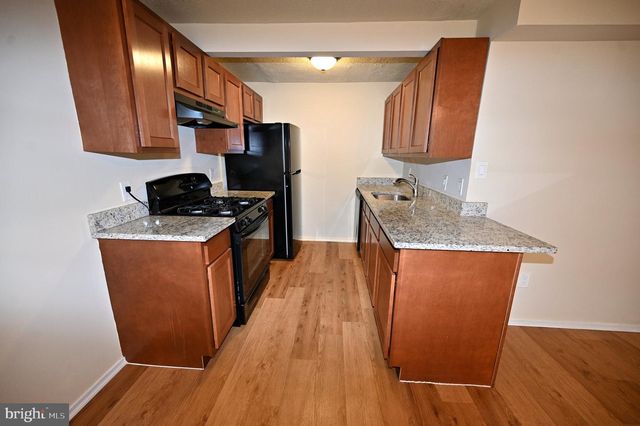 1825 VILLAGE GREEN DR, Hyattsville, MD 20785