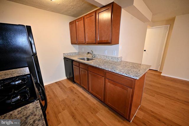 1825 VILLAGE GREEN DR, Hyattsville, MD 20785