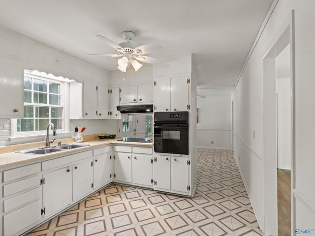2102 Mythewood Drive SW, Huntsville, AL 35803