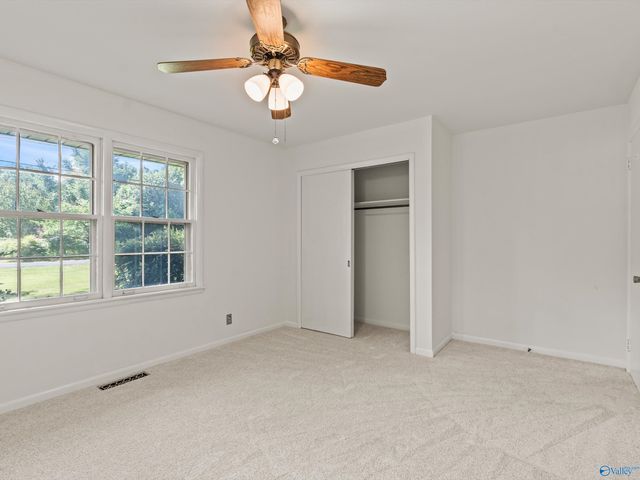 2102 Mythewood Drive SW, Huntsville, AL 35803