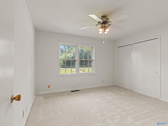 2102 Mythewood Drive SW, Huntsville, AL 35803