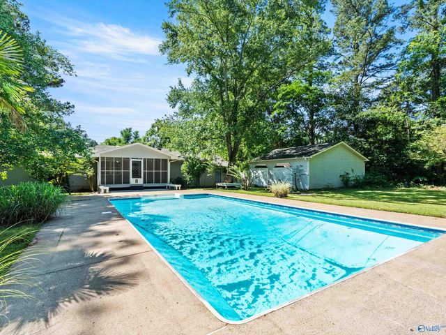 2102 Mythewood Drive SW, Huntsville, AL 35803