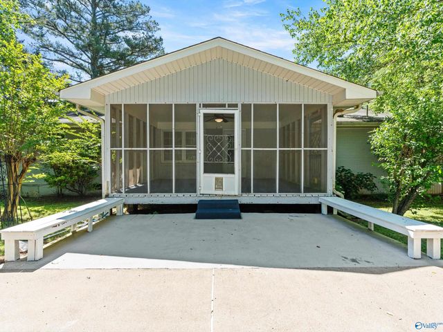 2102 Mythewood Drive SW, Huntsville, AL 35803