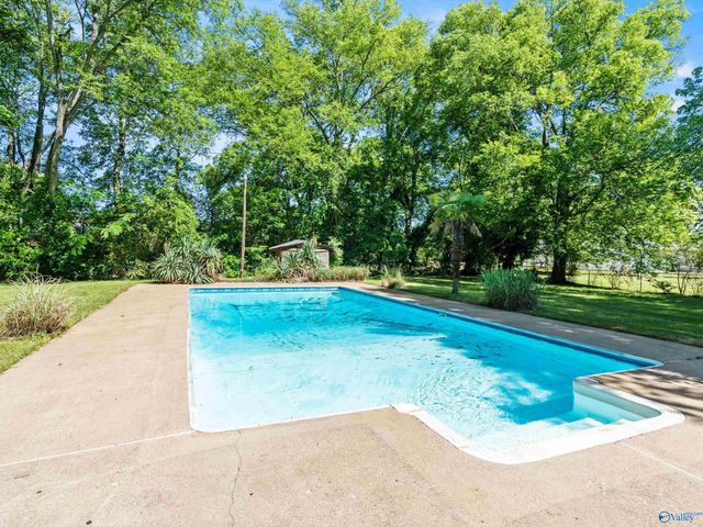 2102 Mythewood Drive SW, Huntsville, AL 35803