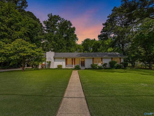 2102 Mythewood Drive SW, Huntsville, AL 35803