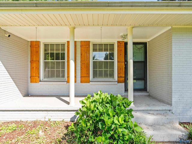 2102 Mythewood Drive SW, Huntsville, AL 35803