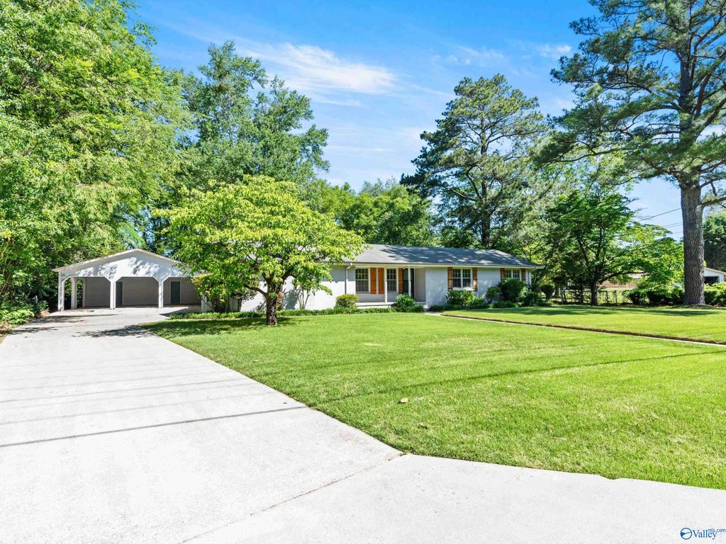 2102 Mythewood Drive SW, Huntsville, AL 35803
