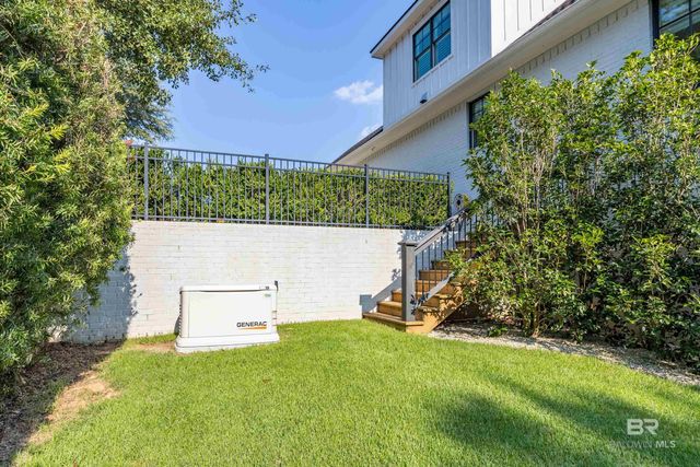 203 Great Lakes Loop, Fairhope, AL 36532