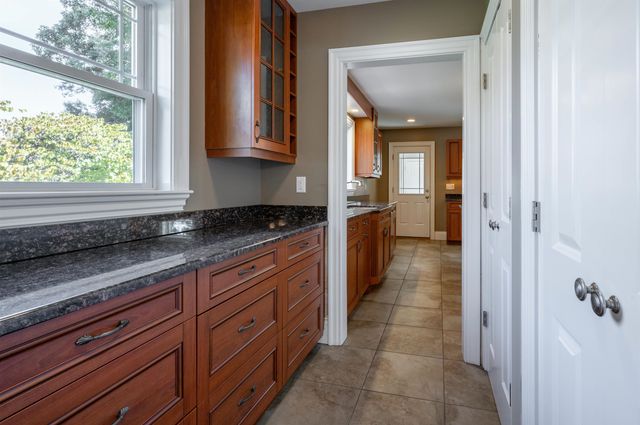 17 Berkeley Street, Nashua, NH 03064