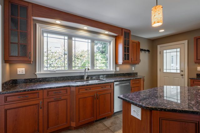 17 Berkeley Street, Nashua, NH 03064