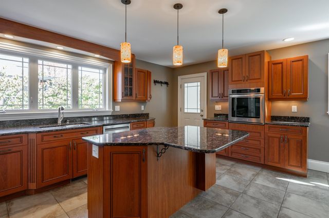 17 Berkeley Street, Nashua, NH 03064