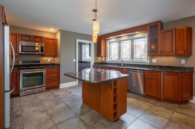 17 Berkeley Street, Nashua, NH 03064