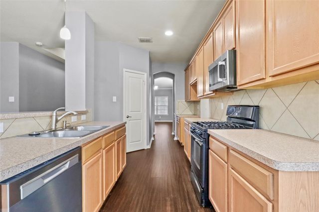 5839 Candlelight Lane, Grand Prairie, TX 75052