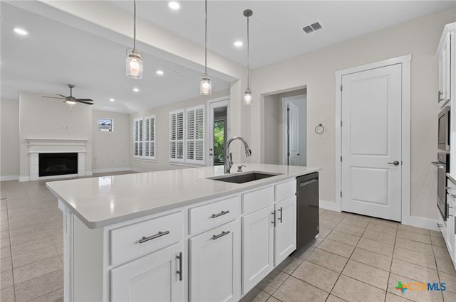 120 Sweeping Sage Lane, San Marcos, TX 78666