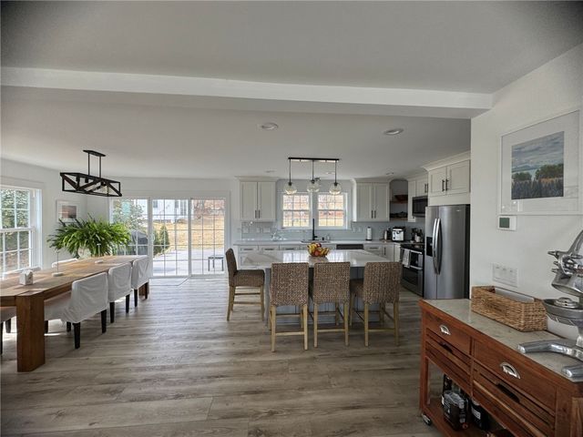 3 Baldwin Road, Middletown, RI 02842