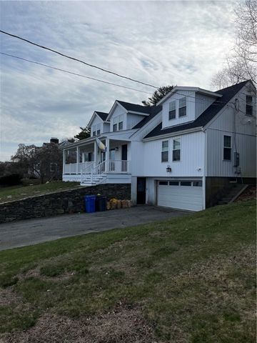 3 Baldwin Road, Middletown, RI 02842