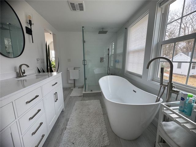 3 Baldwin Road, Middletown, RI 02842