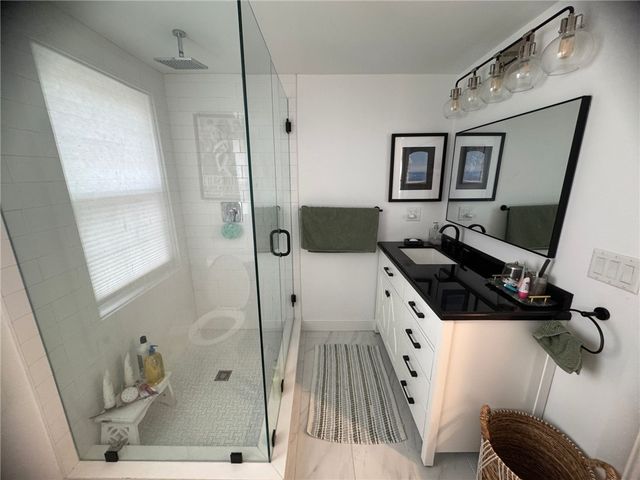 3 Baldwin Road, Middletown, RI 02842