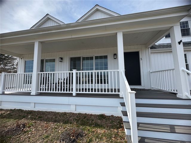 3 Baldwin Road, Middletown, RI 02842