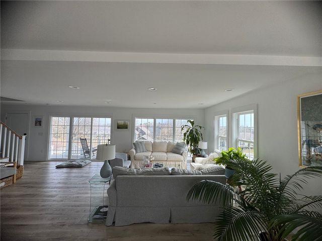 3 Baldwin Road, Middletown, RI 02842