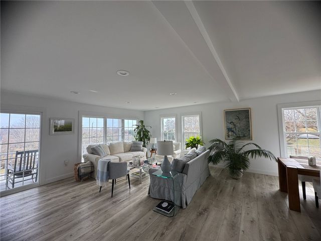 3 Baldwin Road, Middletown, RI 02842