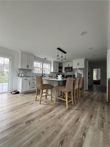 3 Baldwin Road, Middletown, RI 02842