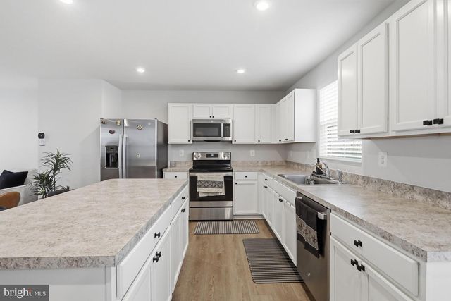 145 PERIDOT DR, Chambersburg, PA 17202